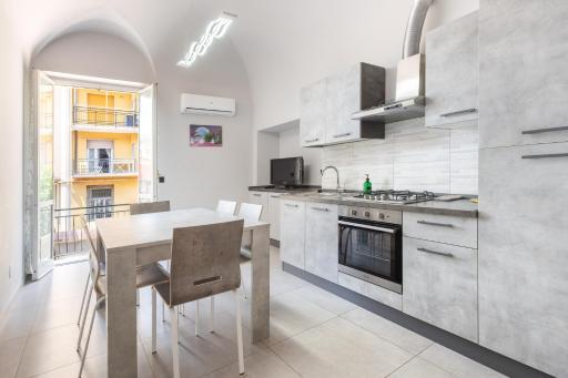 Hostdomus - Garibaldi Suite - Housity