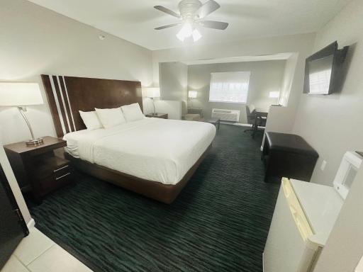 BridgePointe Inn & Suites by BPhotels, Lincoln I-80 & 27th St - Housity