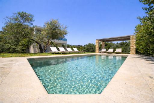 Villa Marian with Private Swimming Pool & Jacuzzi - Housity