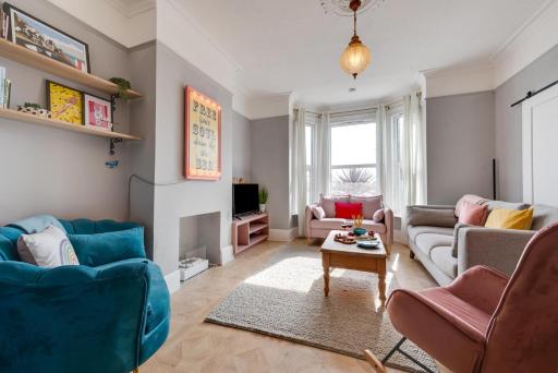 Felixstowe Beach House - Housity