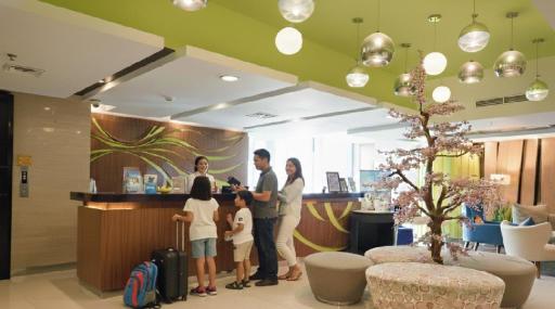 Bonnet Hotel Surabaya - Hizvo