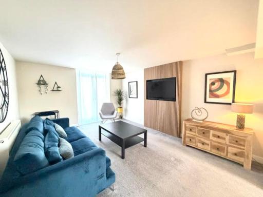 Contractor Accommodation Sleeps 7 - 4 Bathrooms - Parking For 3 Vans - Worksop - Housity