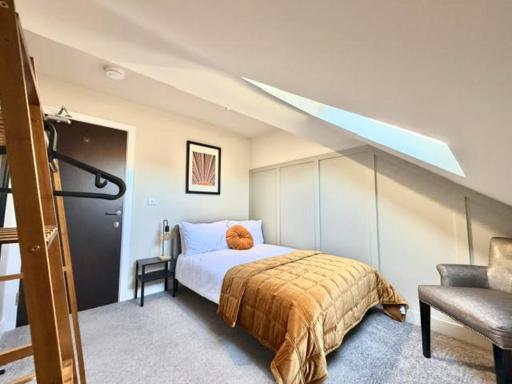 Contractor Accommodation Sleeps 7 - 4 Bathrooms - Parking For 3 Vans - Worksop - Housity