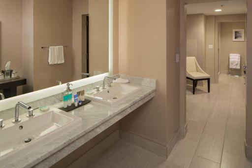 Hyatt Regency Cincinnati - Housity