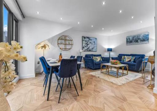 Pass the Keys Luxury New Build Apartment 5 Mins From City Centre - Housity