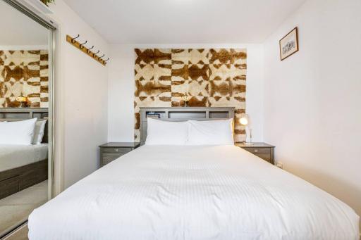 Hampton Beach Nook - Simple Stay near Dining & Beach - Housity