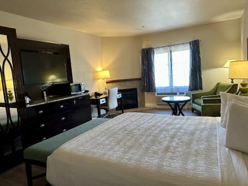 Rocklin Park Hotel - Housity