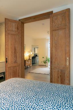 Lyves Two - Housity
