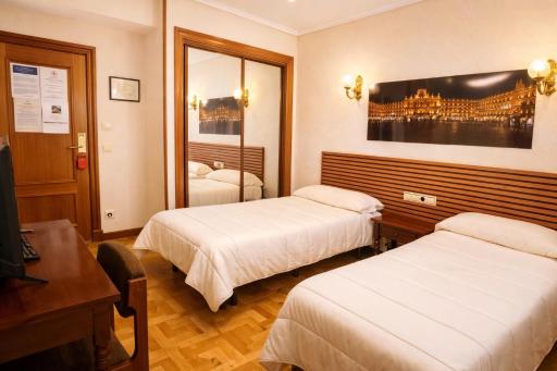 Hotel Castellano I - Housity