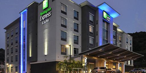 Holiday Inn Express & Suites - Jacksonville-Camp LeJeune Area, an IHG Hotel - Housity