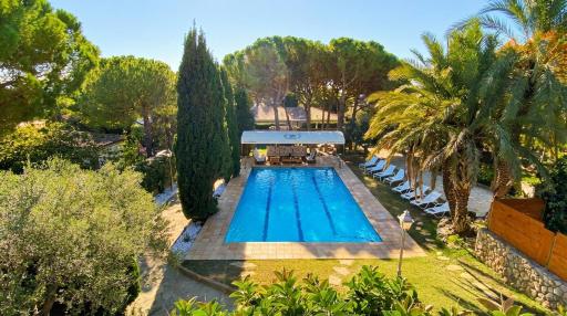 Villa Sitges El Ranch Amaizing Outdoor Areas Beaches at 5 minutes walk Sitges at 15 min drive AC Pool Jacuzzi & Garden XXL - Housity