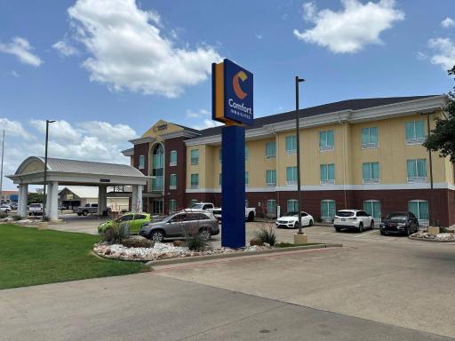 Comfort Inn & Suites Waco Woodway - Housity