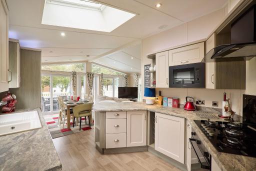 The Crucible lodge with Hot Tub - Housity