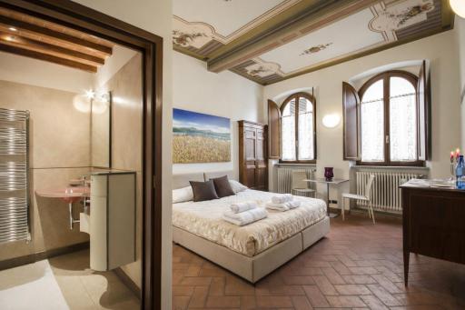 La Corte Del Re Suite & Rooms Arezzo - Housity