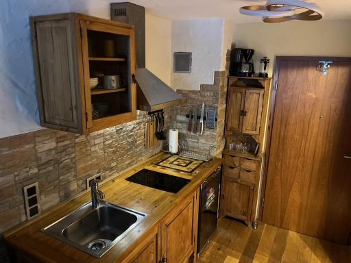stylish suite OldTown free parking Air Condition - Housity