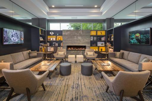 The Summit Hotel - Housity
