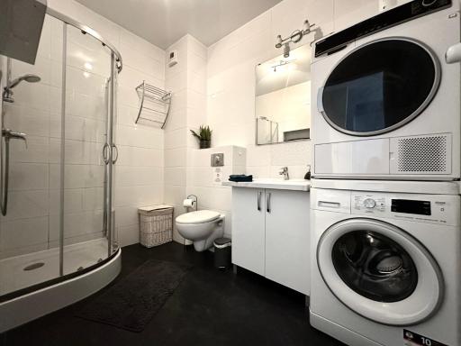 Matejki Apartment ~ Self Check-In 24 ~ Parking - Housity
