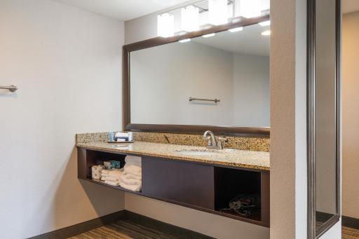 The Branson Hillside Hotel - Housity