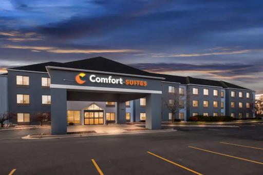 Comfort Suites Stevens Point - Housity
