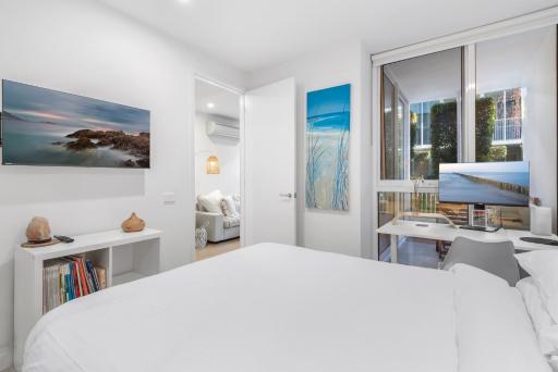 Beach Brighton 1-Bed Apartment with Balcony - Housity