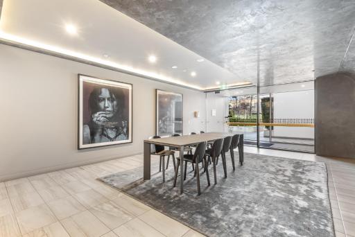 Beach Brighton 1-Bed Apartment with Balcony - Housity