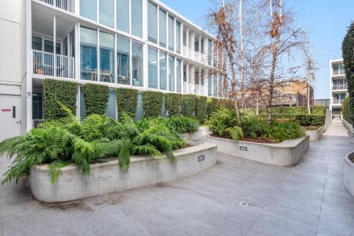 Beach Brighton 1-Bed Apartment with Balcony - Housity