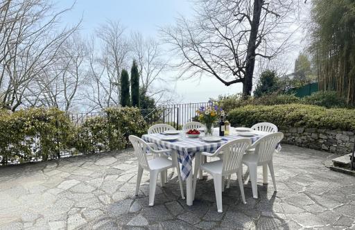 Lakefront Villa La Dolce Vita - Housity