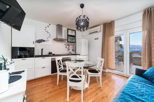 Modern Stylish Apartment near Beach - Hizvo