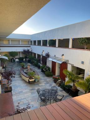 Airport Inn - Housity