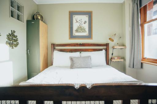 Snug 1 Bed Apartment in Edinburgh's Juniper Green - Housity