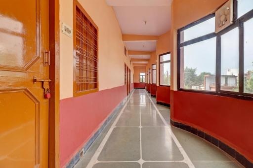 Hotel O Shri Krishna Palace - Housity