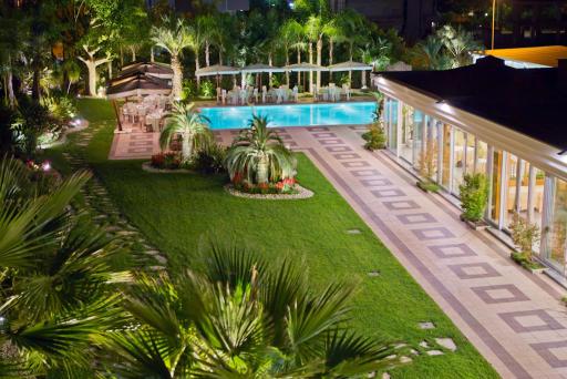 Hotel Ares - Housity