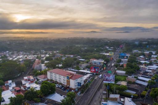 Comfort Inn Real San Miguel - Housity