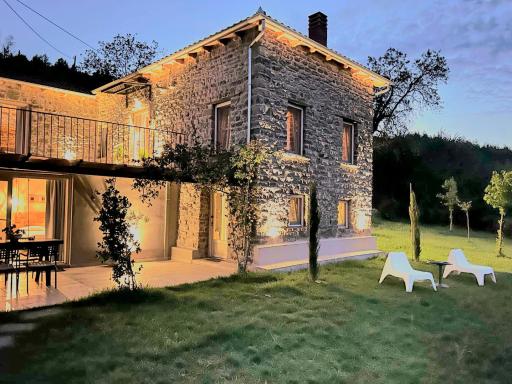 Εn Kanaliois - Housity