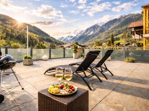 Stylish Alpine Apartment with Terrace, Fireplace & Mountain View near Sterzing - Villa Tribulaunblick - Housity