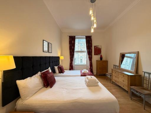 Parliament Square - Royal Mile - Housity