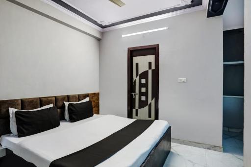 Super Hotel O Raj Mahal - Housity