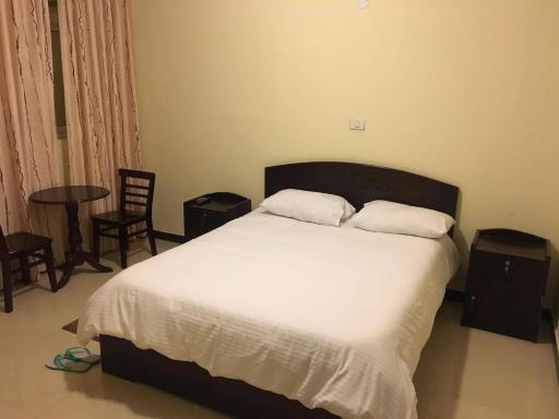 Cheers Bed & Breakfast - Housity