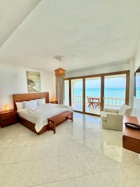 ultra infinity hotel - Housity