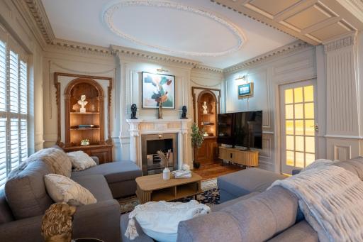Luxury Victorian Flat in Cardiff City Centre, Stadium Side Stay - Housity
