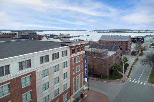 Hampton Inn Portland Downtown Waterfront - Housity