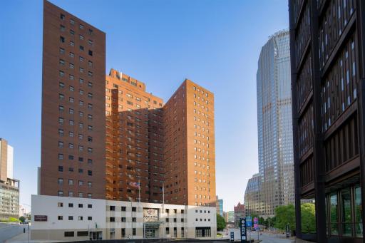 DoubleTree by Hilton Hotel & Suites Pittsburgh Downtown - Housity