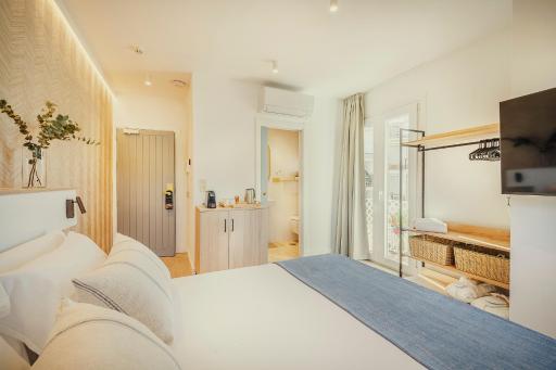 Beneste Nerja Hostal - Housity