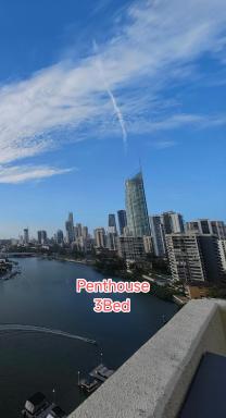 Surfers Hawaiian Holiday Apartments - Housity