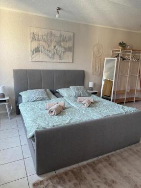 nJoy! EXPO Studio & Zentral - Stuttgart Flughafen & Messe - perfekt für Work & Travel - Housity