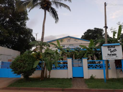 Hotel Le Petit Paradis - Housity