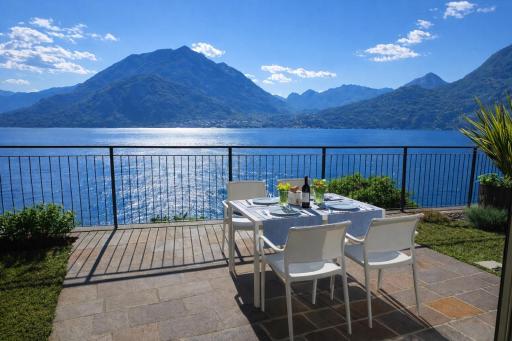 Luci sul Lago - A Real Paradise - Hizvo
