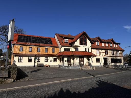 Deutsches Haus Hotel Restaurant Gastwirtschaft Biergarten am Radweg Bermuthshain - Housity