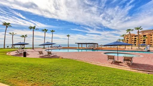 Right on the Beach! Ground Floor Princesa E104 - Hizvo