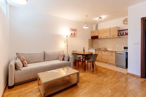 Charming City Center - Housity